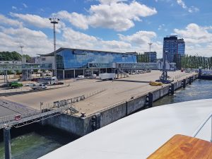 MS Ocean Majesty beim Ablegen in Kiel