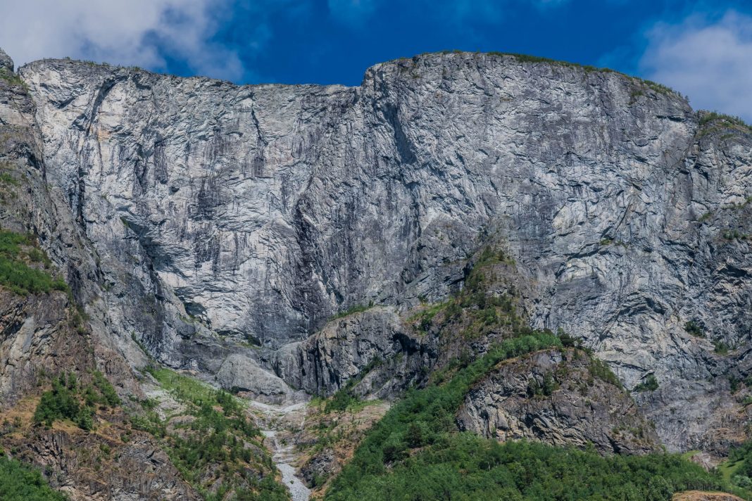 Steilwand im Sognefjord