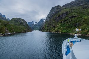 Einfahrt in den Fjord auf den Lofoten