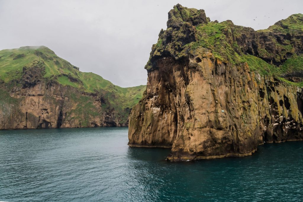 Hafeneinfahrt auf der Insel Heimaey Hafeneinfahrt auf der Insel Heimaey
