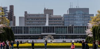 Hiroshima und die Schreininsel Miyajima Friedenspark in Hiroshima