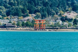 Torii des Itsukushima-Schreins auf Miyajima