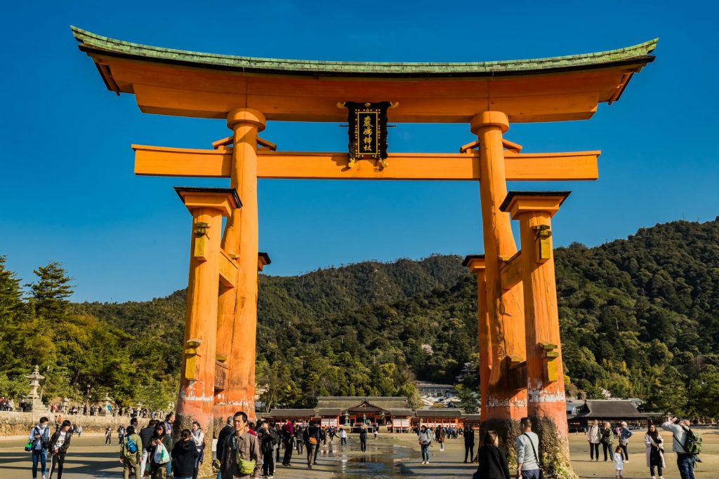 Hiroshima und die Schreininsel Miyajima Torii im Miyajima