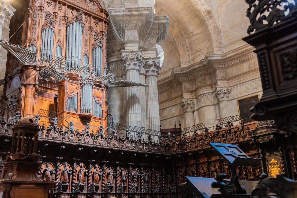 Cadiz, die alte Stadt am Atlantik Chor der Kathedrale von Cadiz