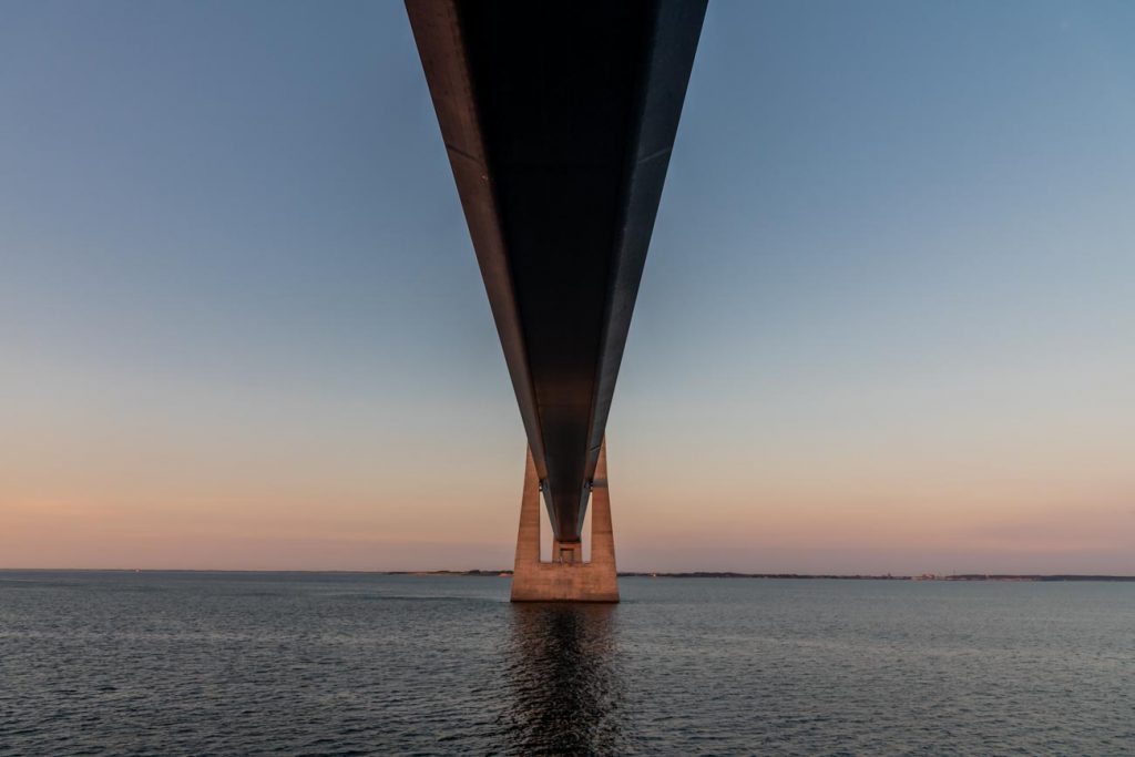 Unter der Öresundbrücke in Dänemark