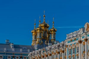 Der Katharinenpalast in St. Petersburg exklusiv Kuppeln der Schlosskaplle im Katharinenpalast