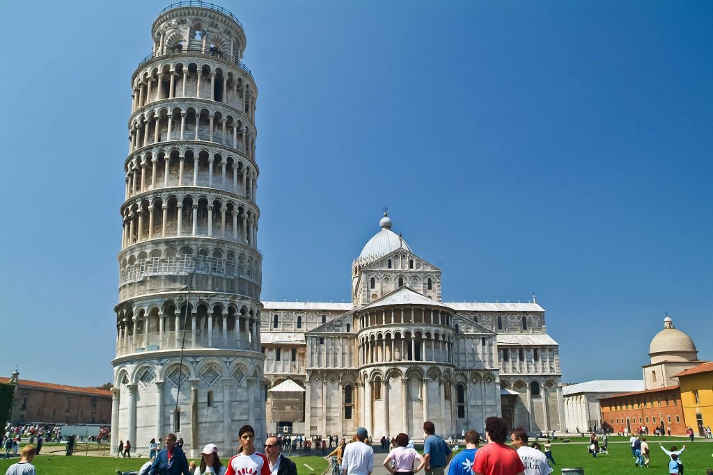 Schiefer Turm von Pisa ist gerade!