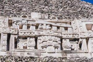 Reliefs an El Castillo in Xunantunich