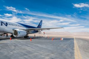 Flugzeug landet in Calama Atacamawüste Flugzeug landet in Calama Atacamawüste