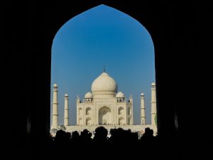 Taj Mahal in Indien Torbogen mit Blick auf den Kronenpalast