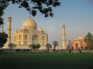 Taj Mahal in Indien Sonnenaufgang am Kronenpalast