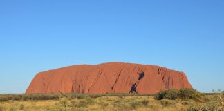 Der mystische Ayers Rock (Uluru) in Australien Ayers Rock am Tag