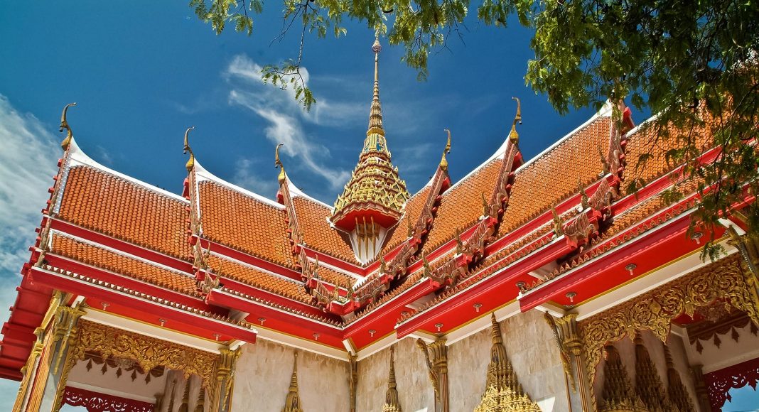 Gestaffeltes Dach im Wat Chalong auf Phuket