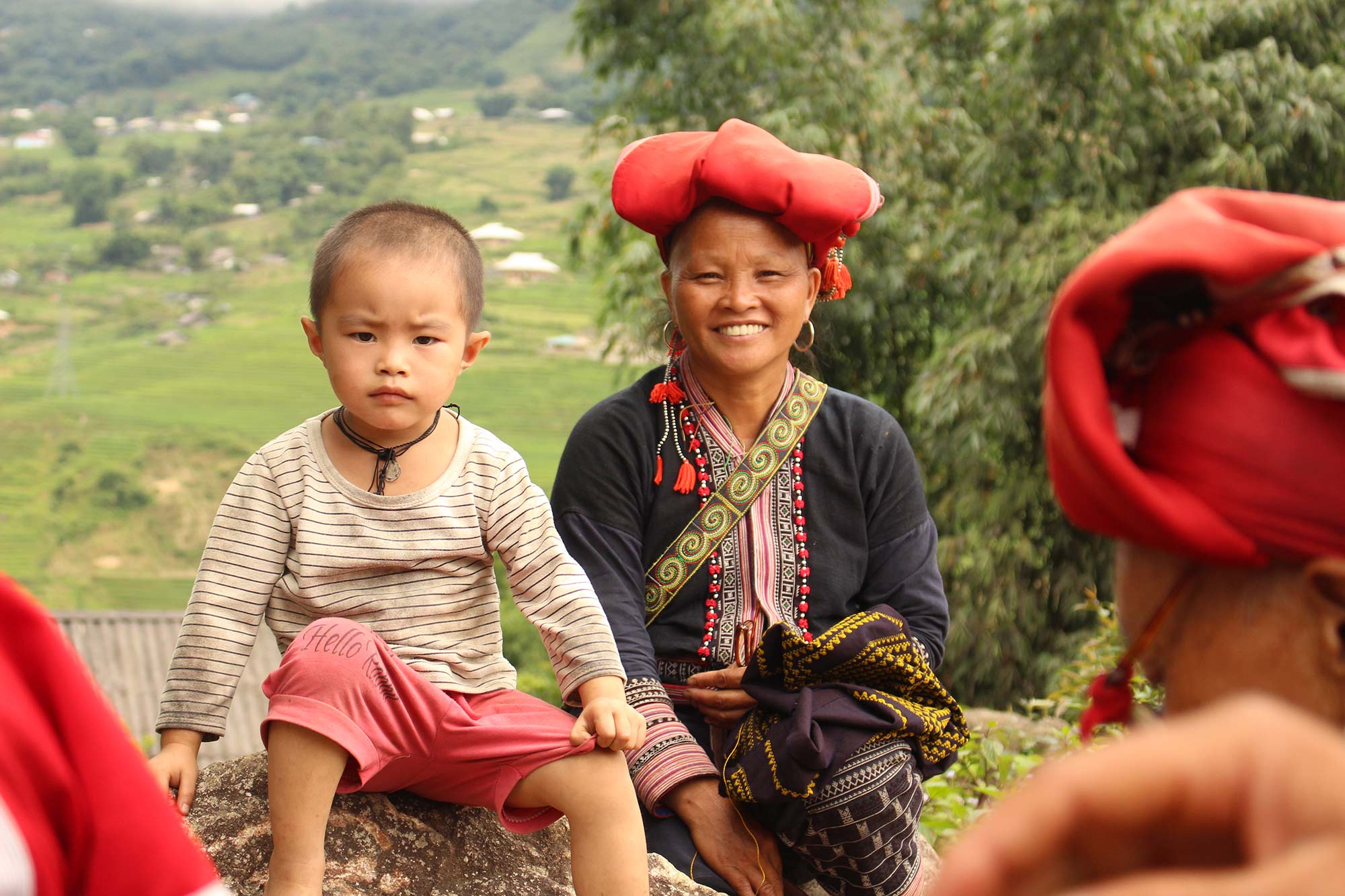 Bevölkerung Vietnams – Ethnische Gruppen und Entwicklung Traditionelle Tracht nahe Sapa