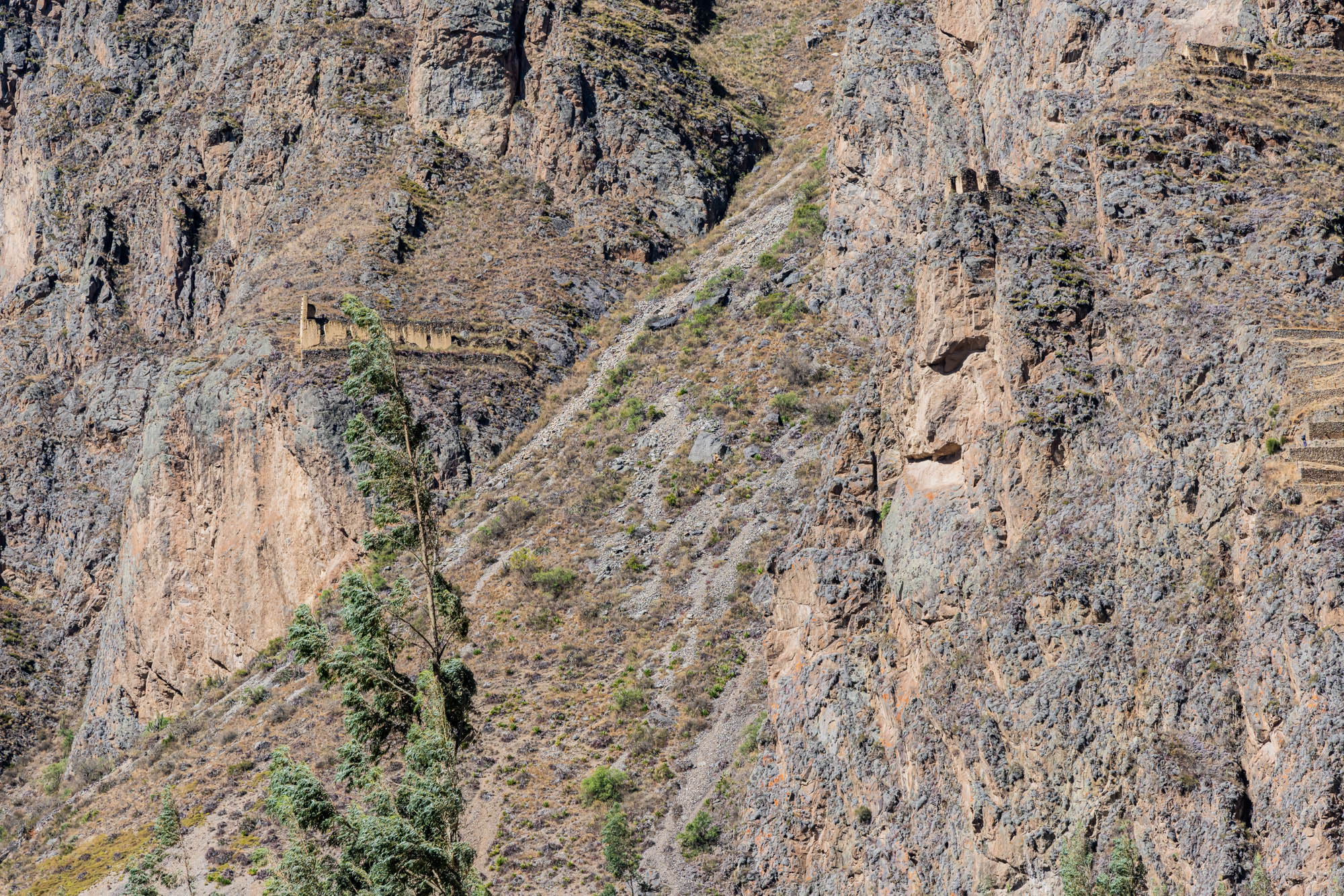 Ollantaytambo - grandiose Festung der Inka in Peru Felsengesicht des Gottes Viracocha in Ollantaytambo