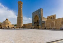 Die Kalon Moschee in Bukhara (Buxoro), Usbekistan Platz vor der Kalon Moschee in Bukhara