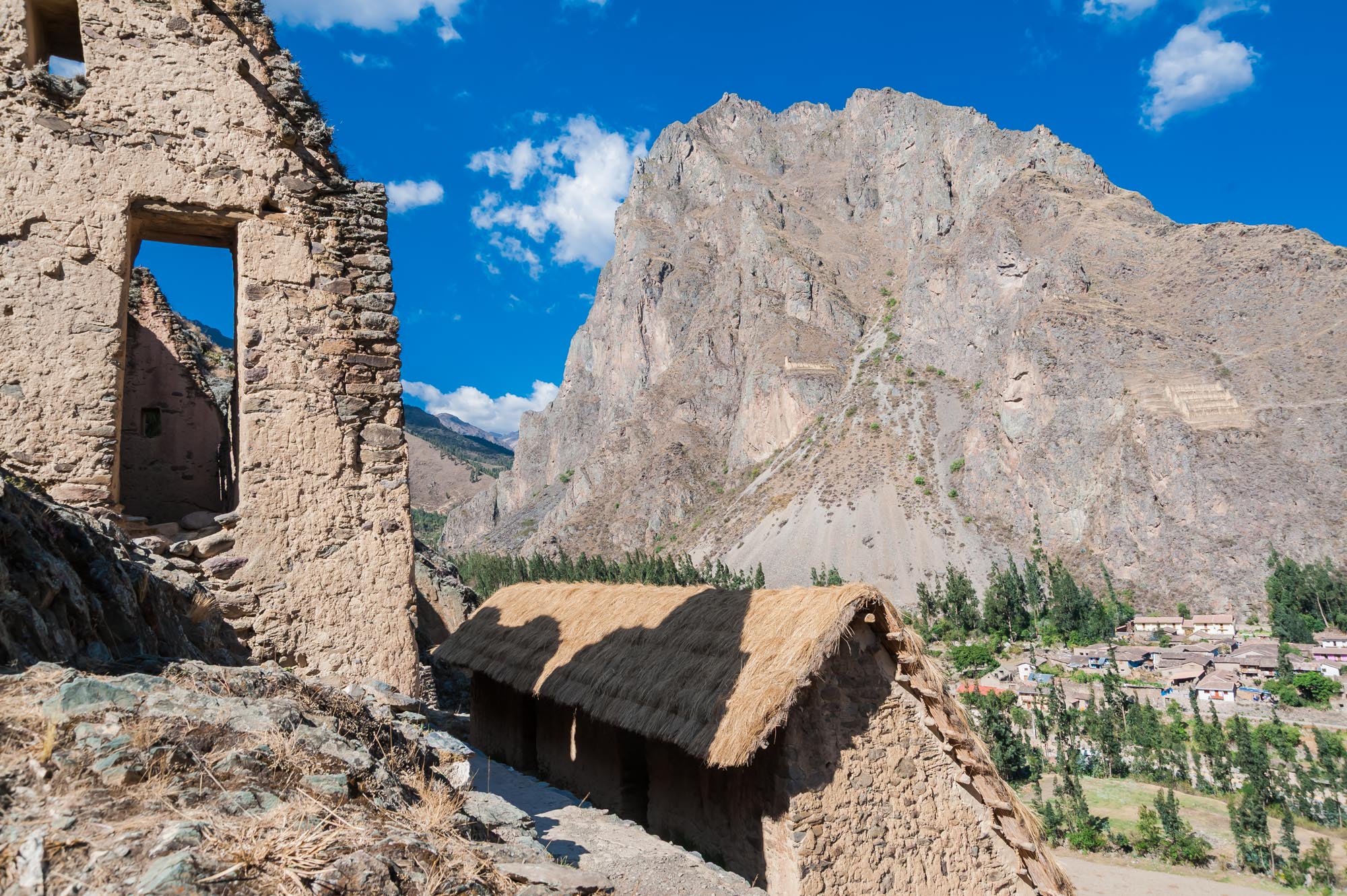 Ollantaytambo - grandiose Festung der Inka in Peru Steinportal in den Ruinen von Ollantaytambo