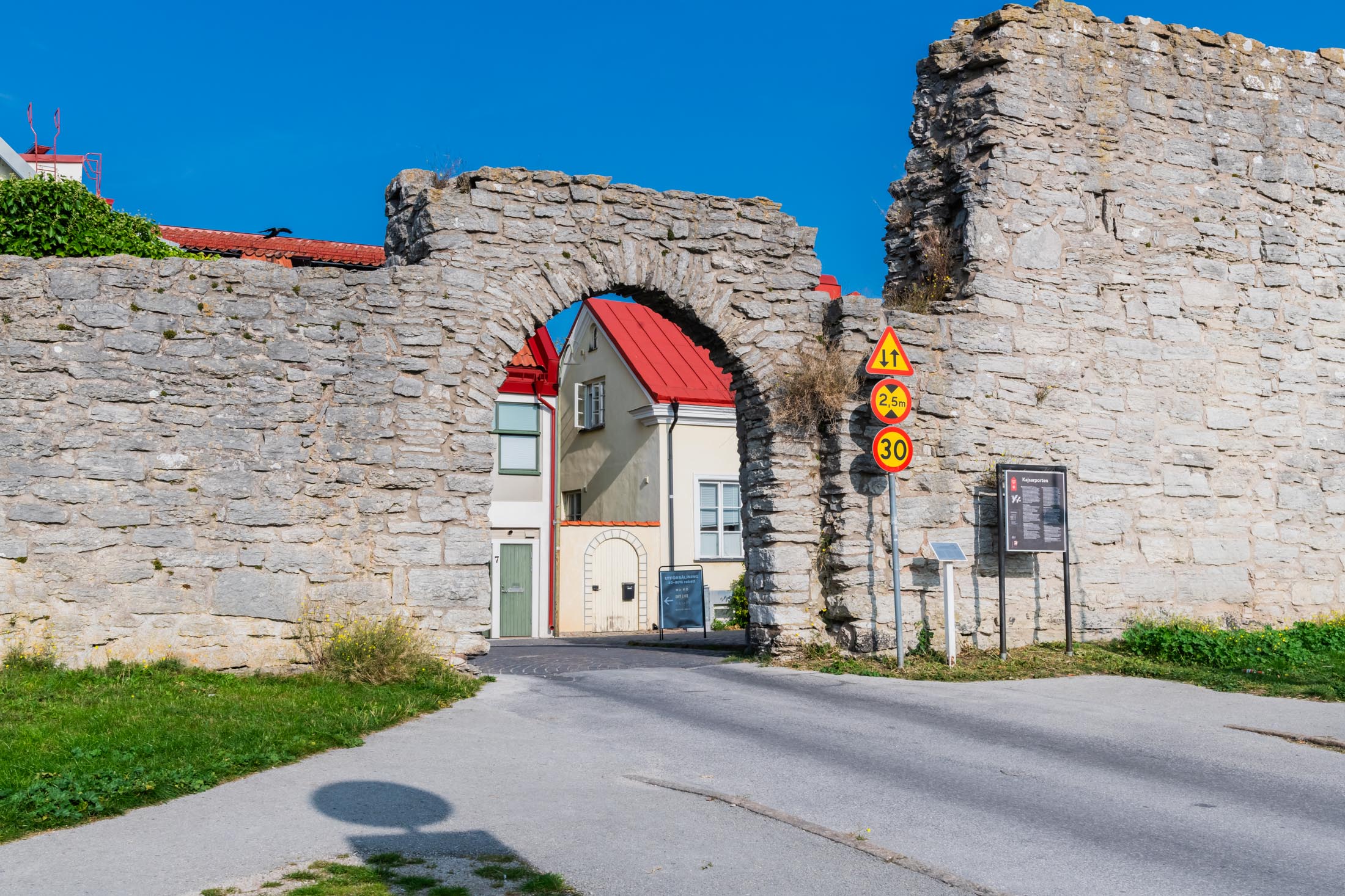 Stadtmauer von Visby auf Gotland Kajsarporten Stadtmauer von Visby