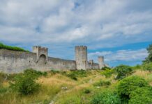 Stadtmauer von Visby auf Gotland Mittelalterliche Stadtmauer von Visby auf Gotland