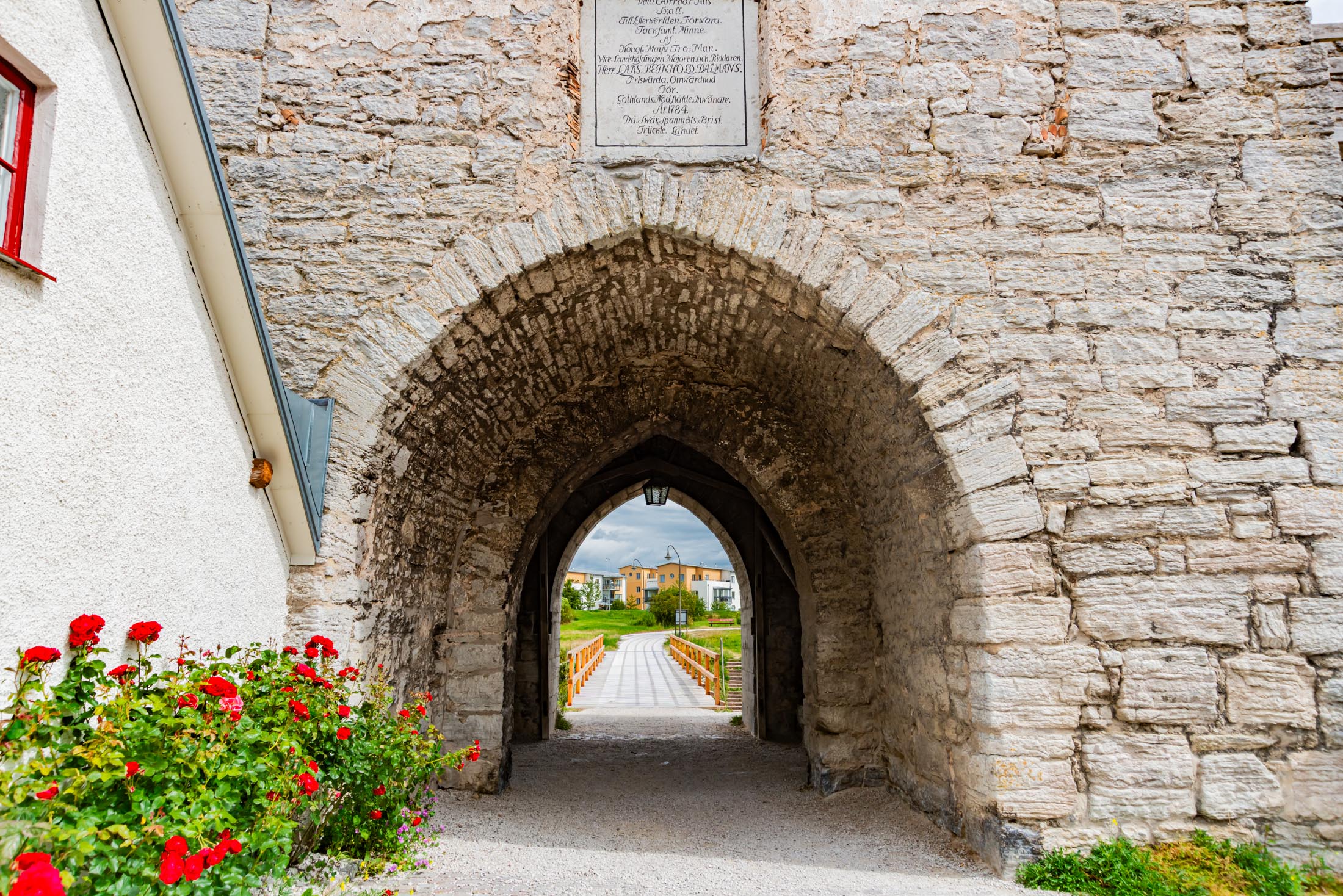 Stadtmauer von Visby auf Gotland Österport in der Stadtmauer von Visby auf Gotland