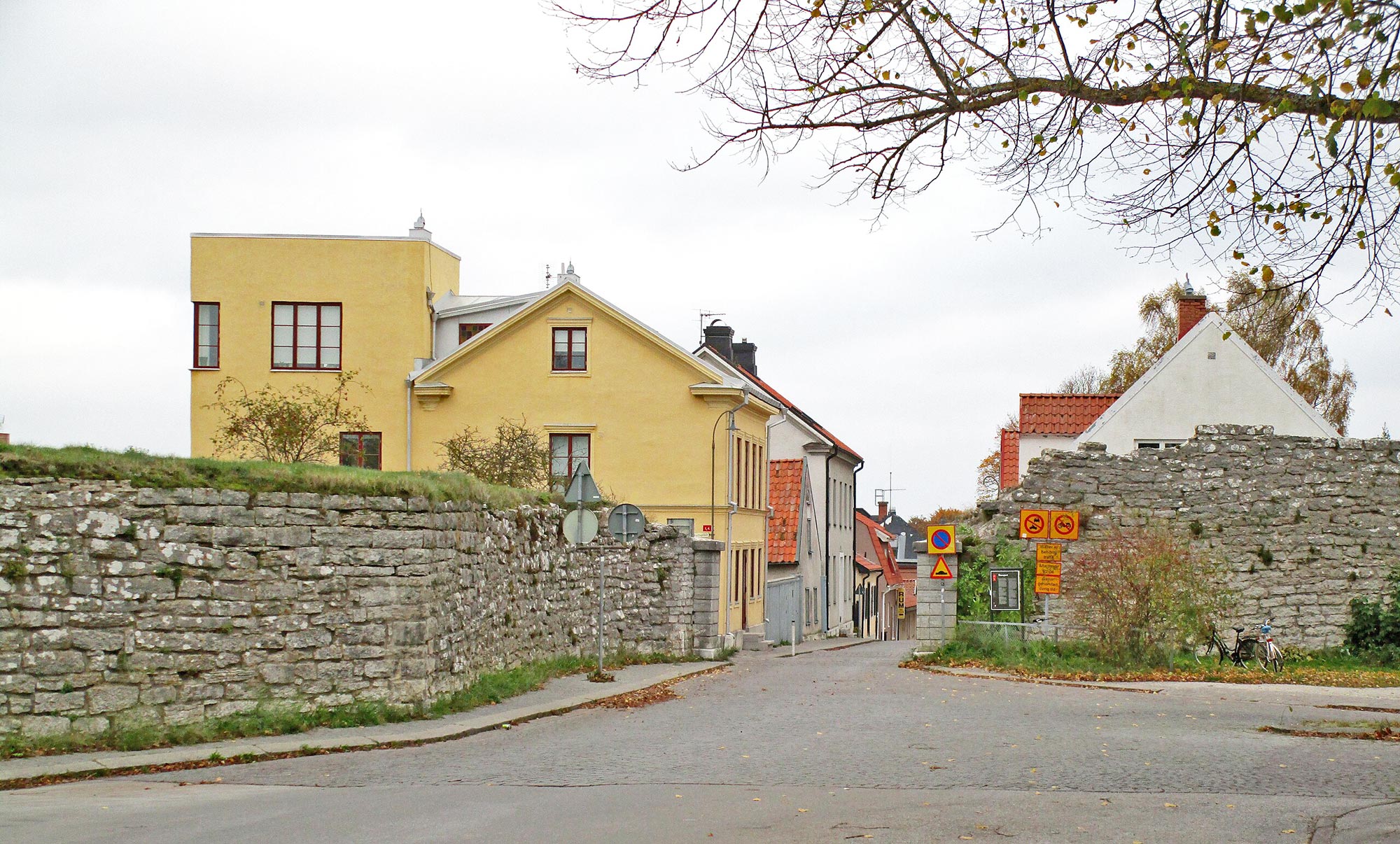 Stadtmauer von Visby auf Gotland Skansporten Stadtmauer von Visby (Quelle-W.-Carter-CC-4)