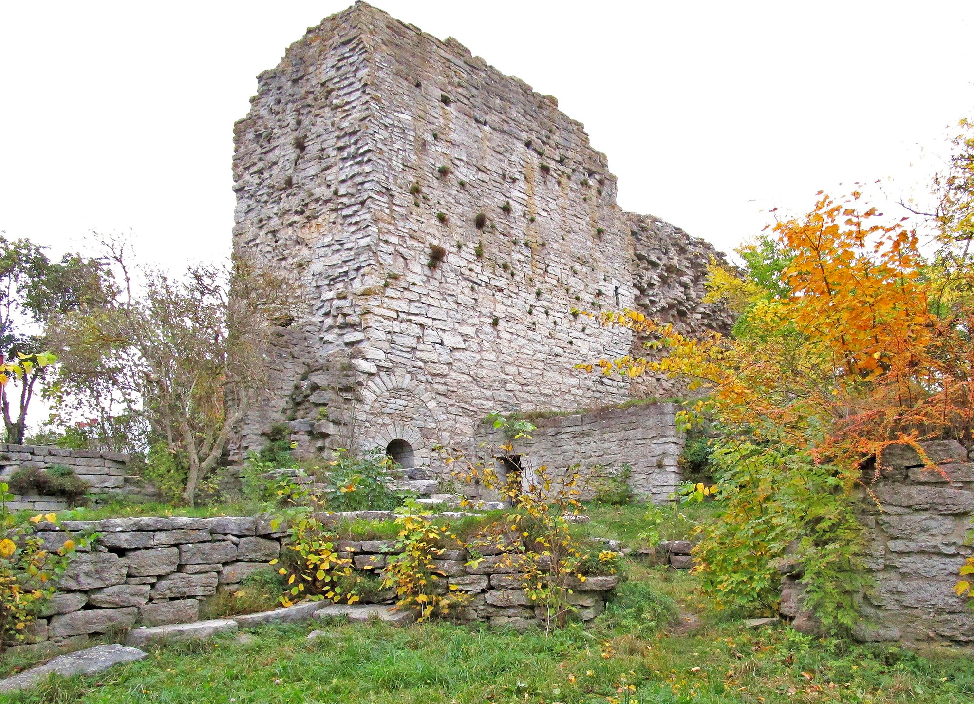 Stadtmauer von Visby auf Gotland Slottsmuren-in-der-Stadtmauer-von-Visby-auf-Gotland