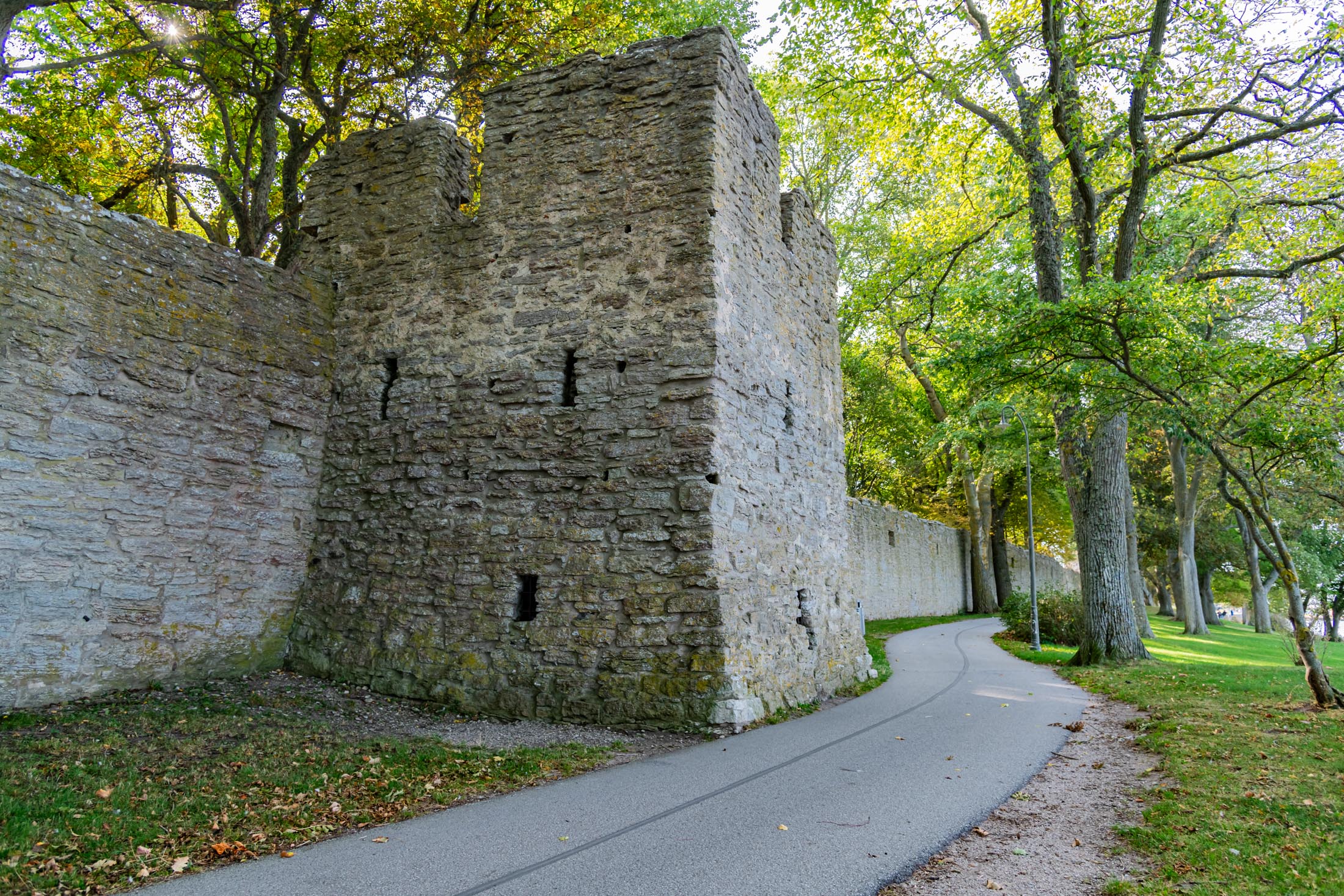 Stadtmauer von Visby auf Gotland Sprundflaskan in der Stadtmauer von Visby auf Gotland