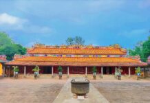 Grab von Kaiser Đồng Khánh (Dong Khanh) in Hue, Vietnam Điện Ngưng Hy (Hauptkulttempel) im Grab von Kaiser Đồng Khánh