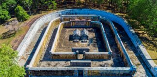 Grab von Kaiser Gia Long in Hue, Vietnam Grab von Kaiser Gia Long (Source: https:// vietnamtourism.gov.vnenpost16598)