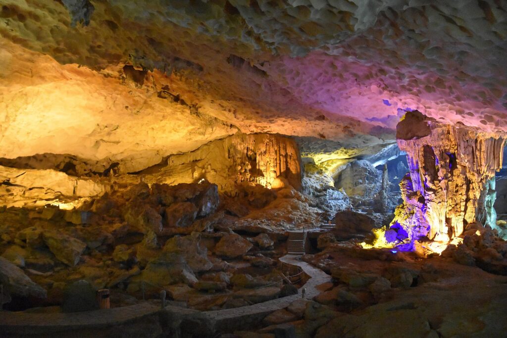 Reise: Faszination Vietnam 2026/2027 - Mit Peter Jurgilewitsch nach Asien Sung-Sot-Cave-Ha_Long