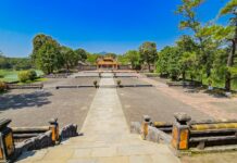 Grab von Kaiser Ming Mang in Hue, Vietnam Grab von Kaiser Ming Mang in Hue, Vietnam