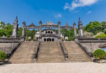 Grab von Kaiser Kai Dinh in Hue, Vietnam Grab von Kaiser Kai Dinh in Hue