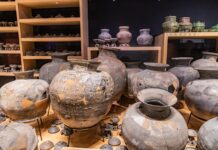 Rituelle Objekte aus Cheonmachong – Klang und Bewegung Das Silla Königreich pflegte einen umfassenden Begräbnisritus